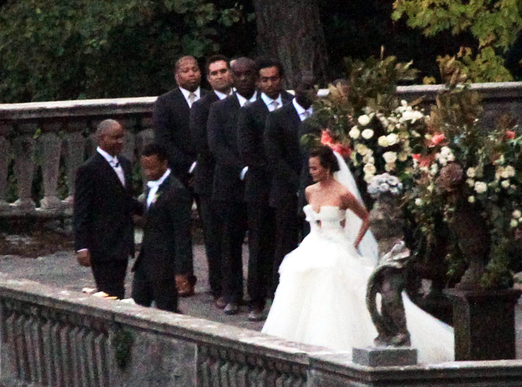 Get All The Details On Chrissy Teigen S Wedding Dress E Online